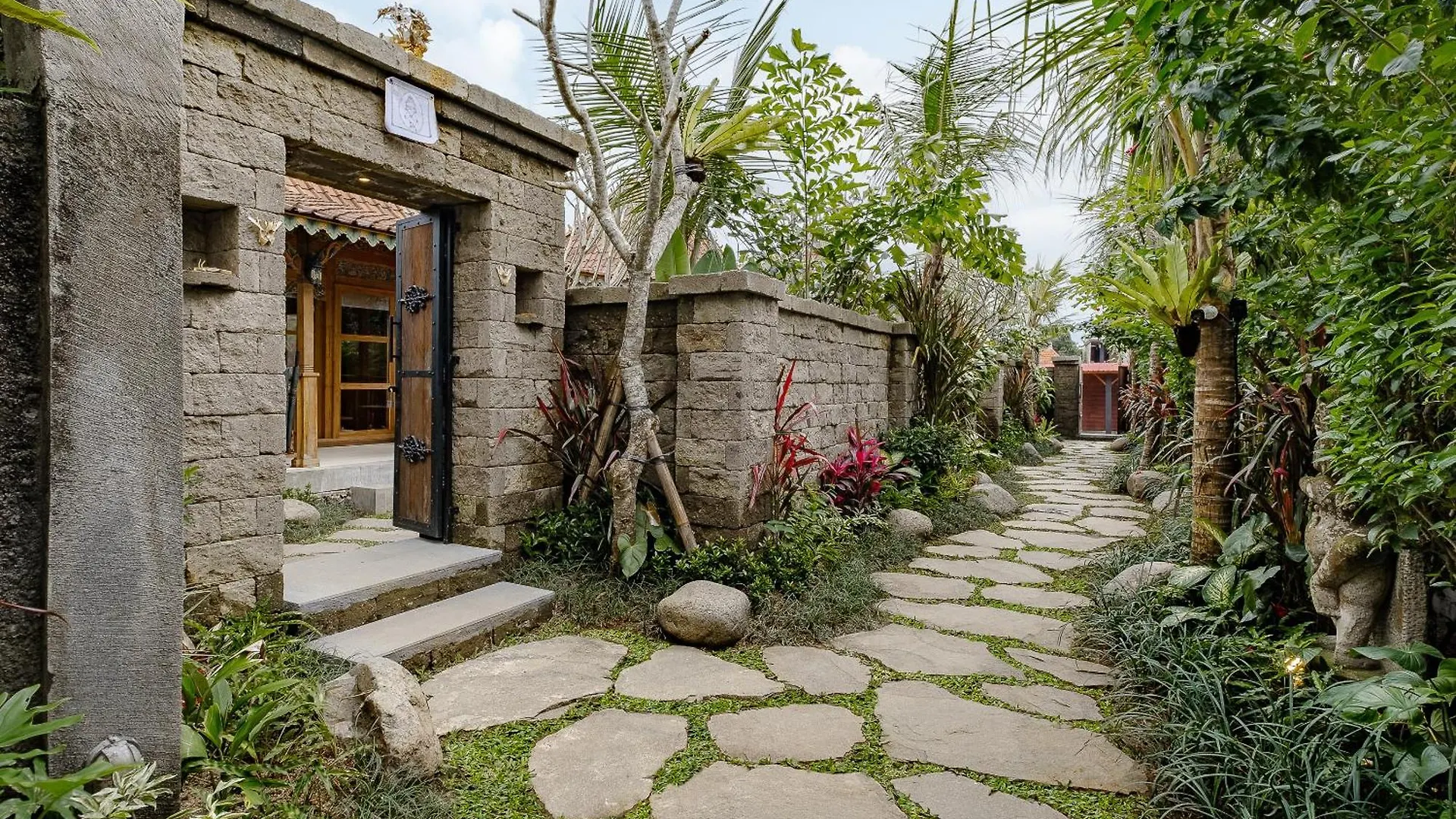 Uddhara Ubud Villa