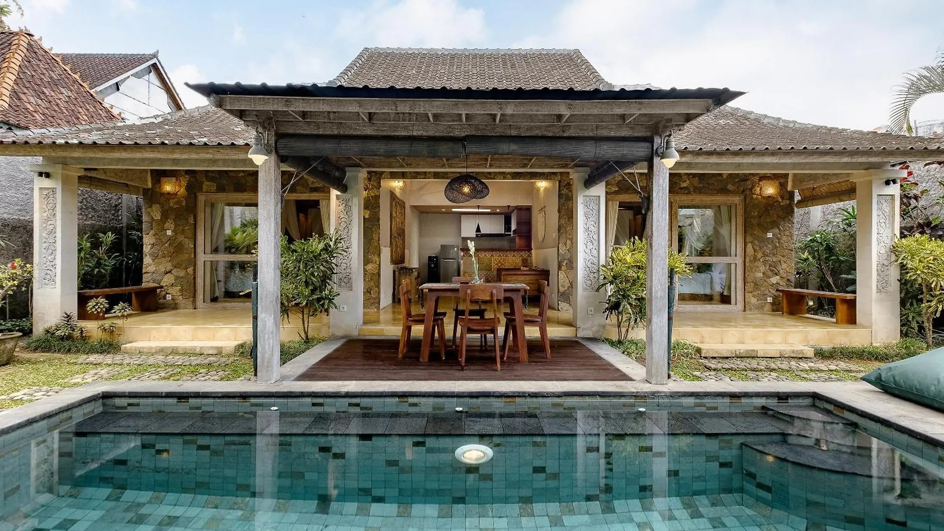 Uddhara Ubud Villa Indonesia